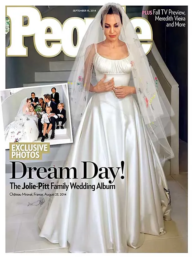 Imagem ilustrativa da imagem Angelina posta foto do momento do beijo do seu casamento