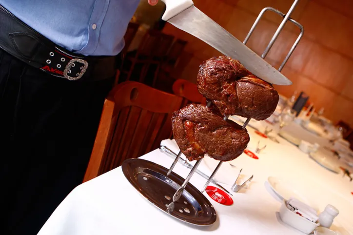Cortes de carne especiais são o carro-chefe da churrascaria Fogo de Chão