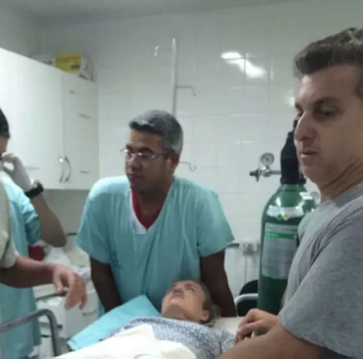 Imagem ilustrativa da imagem Filhos de Angélica e Luciano Huck e babás recebem alta