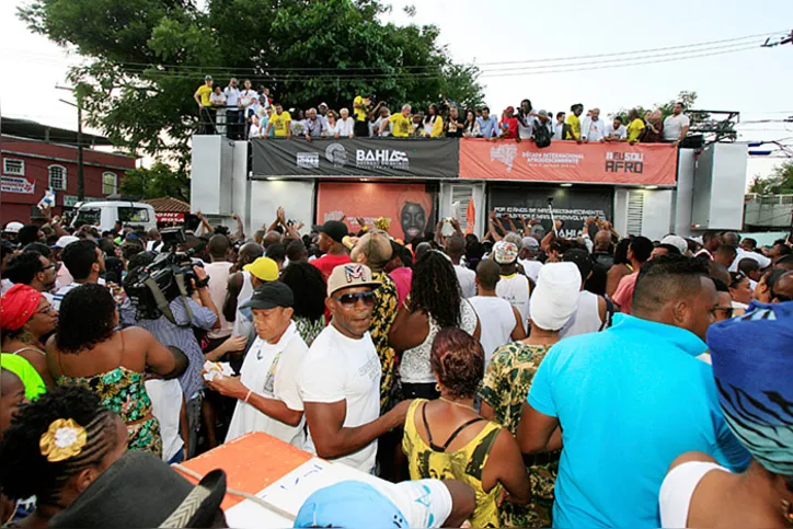 Imagem ilustrativa da imagem Passeatas em Salvador afirmam orgulho de ser negro