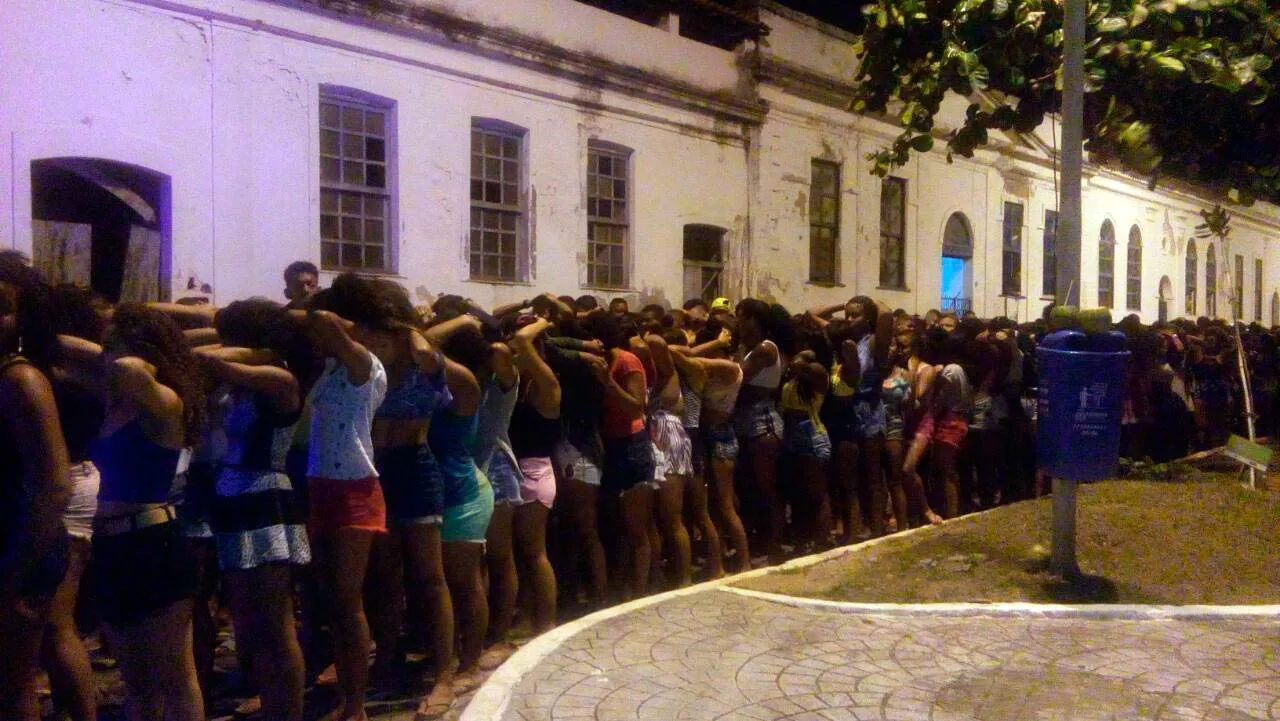 Imagem ilustrativa da imagem PM aborda multidão em operação na Ponta de Humaitá
