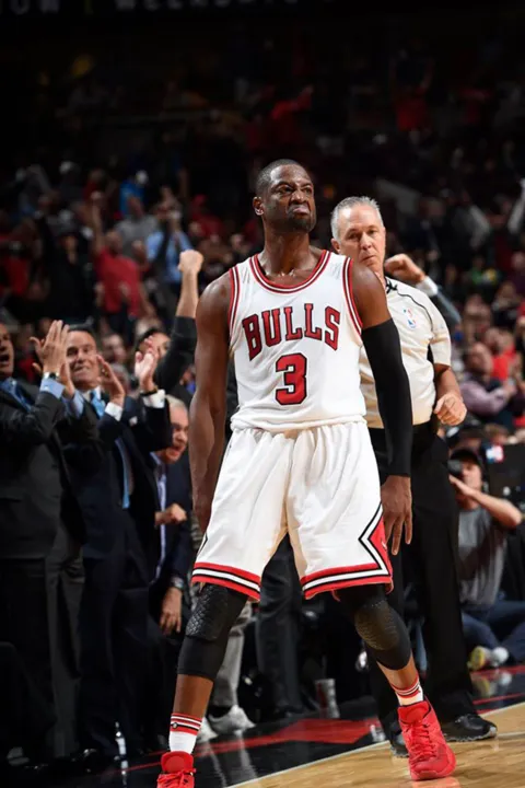 Nos últimos minutos, Wade decidiu o jogo com uma bola de três pontos