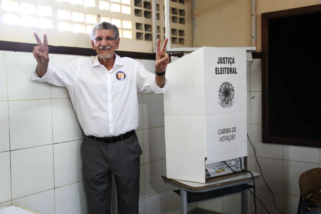 Herzem logo após registrar seu voto