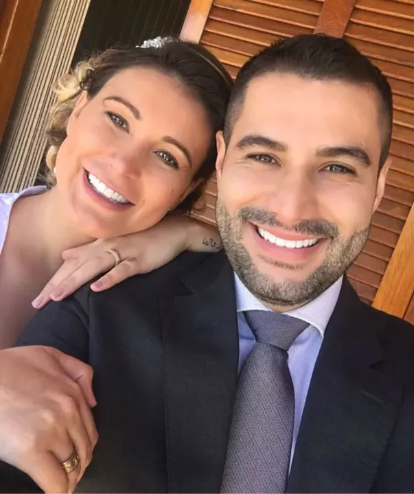 Urach se casou novamente com Tiago Costa em cerimônia simples e fechada