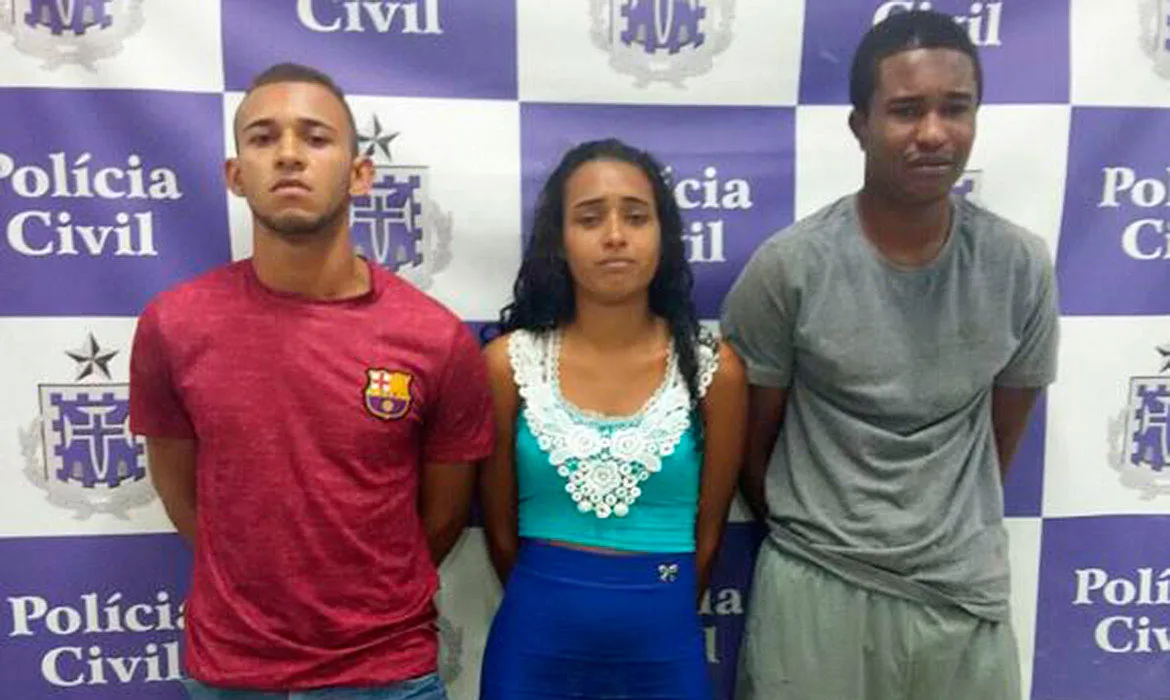 O trio preso era apoiado por outro veículo, de onde partiu o tiro