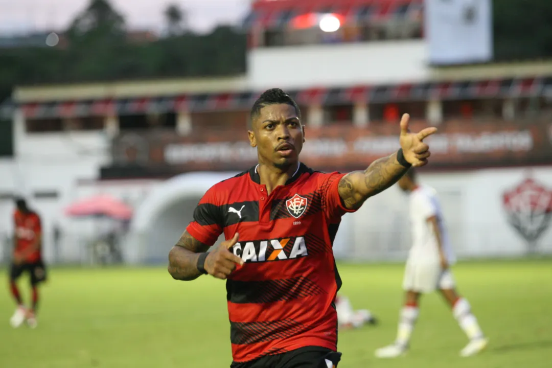 Marinho foi autor de dois gols e deu passe para outro