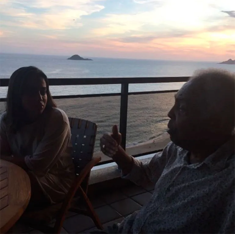 Anitta visitou Gil em sua casa no Rio