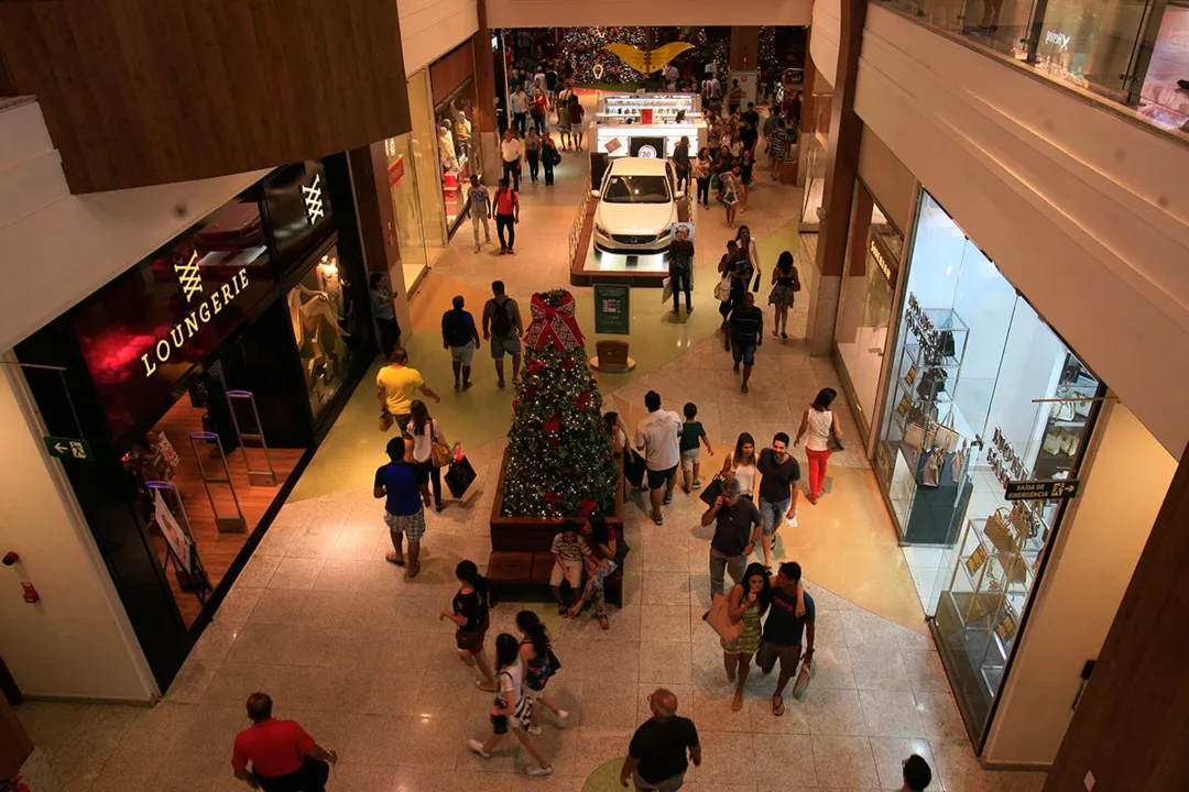 Nos principais shoppings lojas não abrem no dia 1º