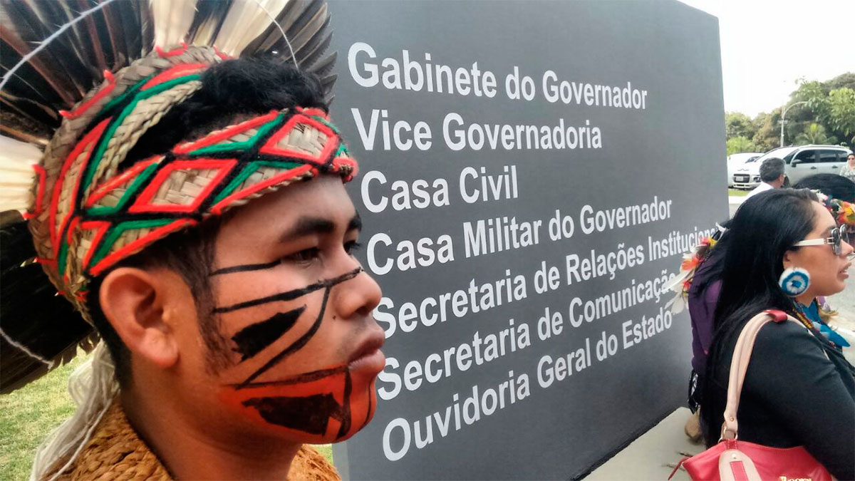 Índios protestam em Salvador contra as PEC 215 e 55