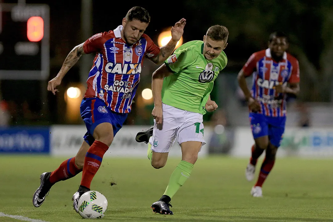 Estreante Zé Rafael (E) foi discreto em sua estreia