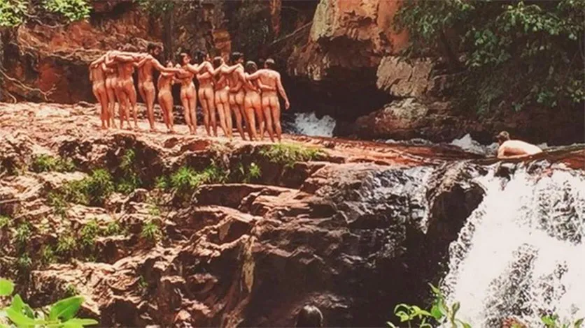 Foto foi tirada em local que é permitido o nudismo
