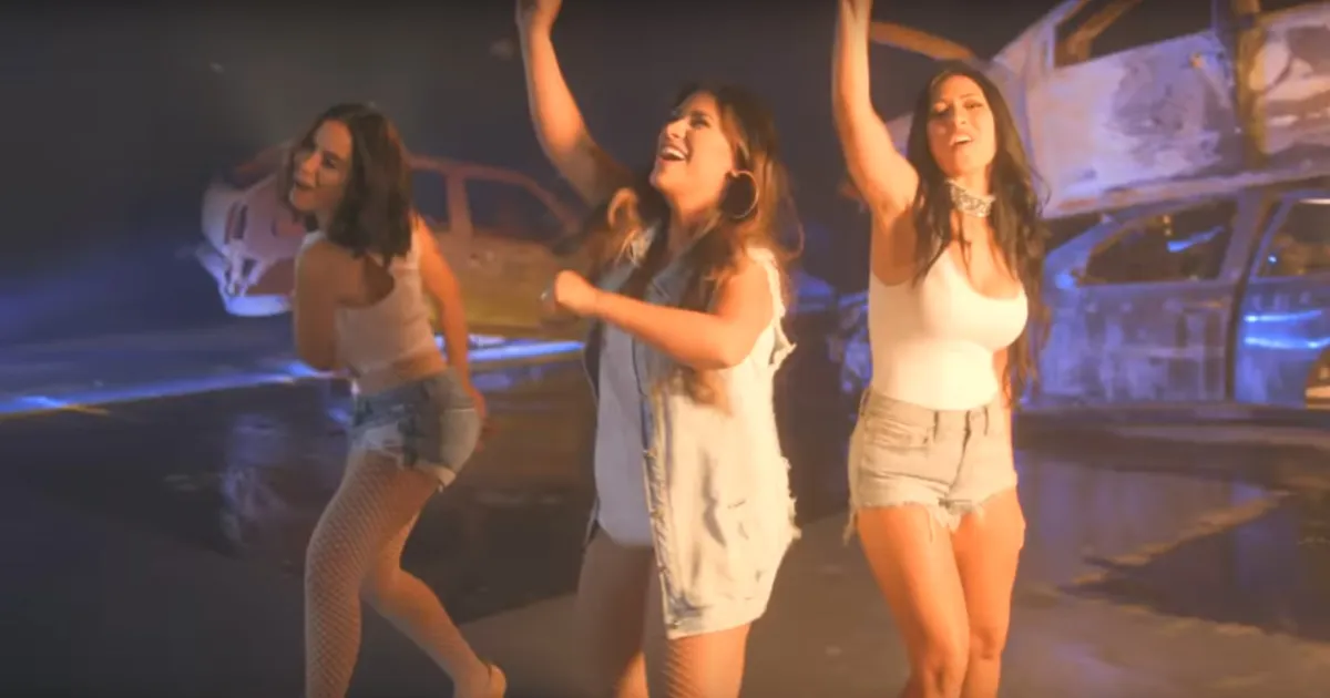 Single fala sobre amigas que saem para se divertir após ter coração partido