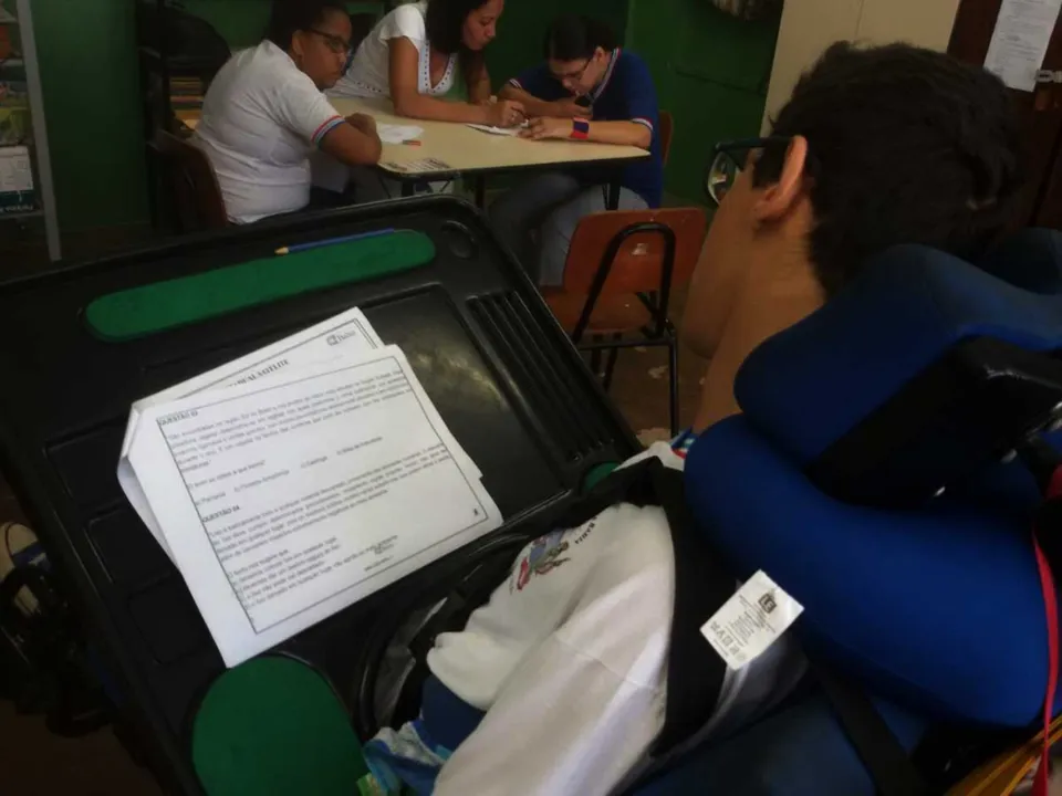 Escola atende crianças e adolescentes com deficiência
