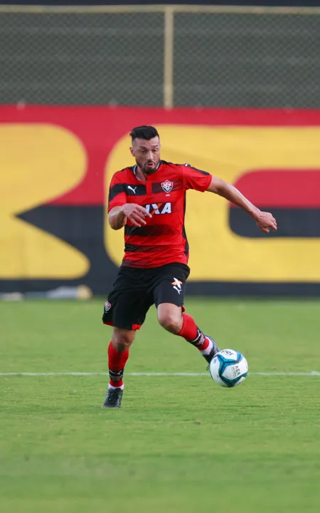 Na sua 1ª partida como titular no Barradão, Dátolo encheu os olhos