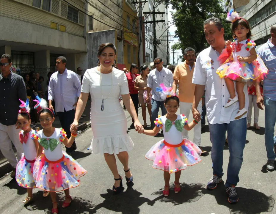 Governador chegou acompanhado da esposa Aline Peixoto e das filhas Marina e Malu