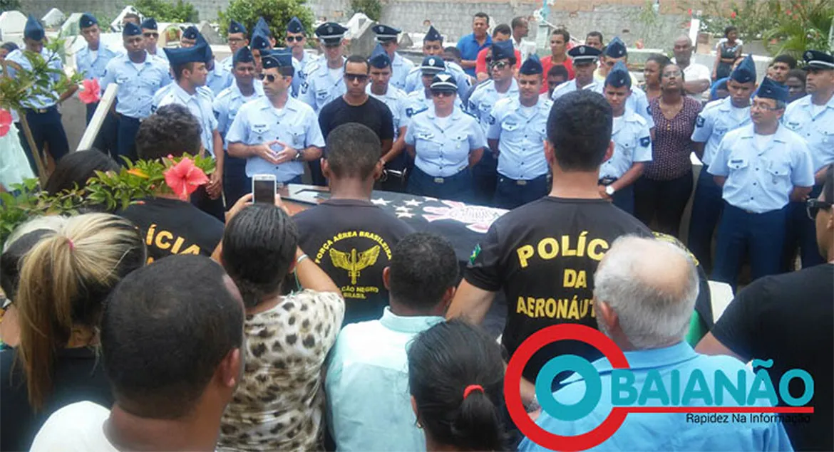 Parentes e amigos pedem punição para assassinos em Porto Seguro