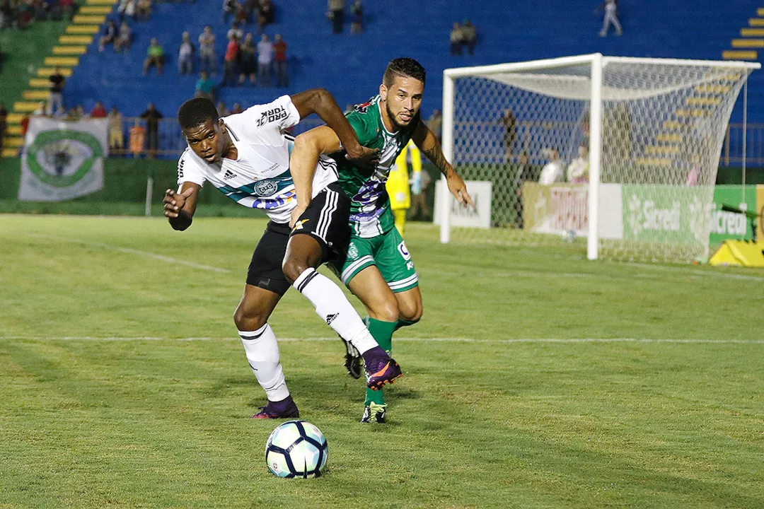 O Coxa aproveitou a superioridade técnica e dominou as ações em campo