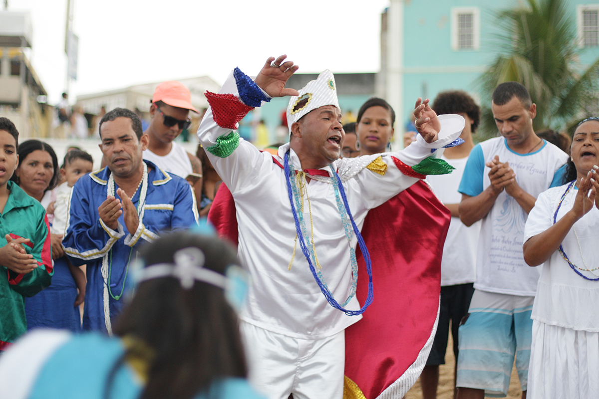 Baianos e turistas festejam dia de Iemanjá no Rio Vermelho