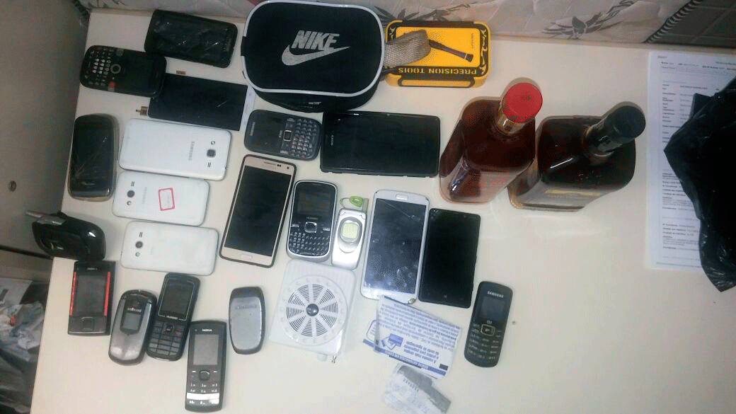 Celulales e uísque roubado são apreendidos pela polícia no Comércio