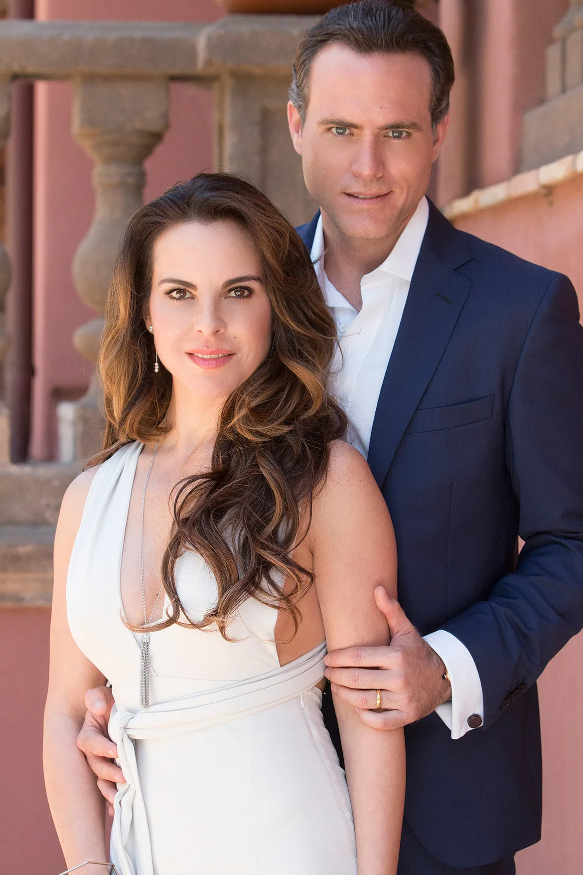 Os atores Kate del Castillo e Erik Hayser estão em Ingobernable, nova série da Netflix