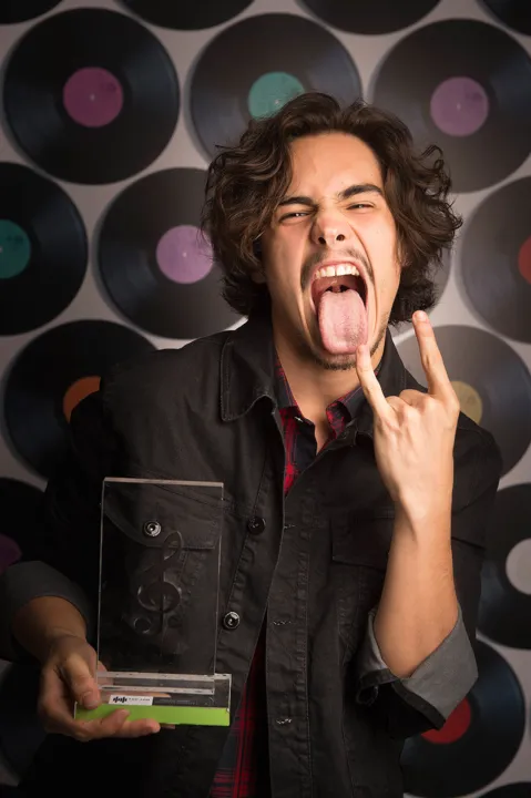 Danilo Mesquita vive um músico com câncer na novela Rock Story