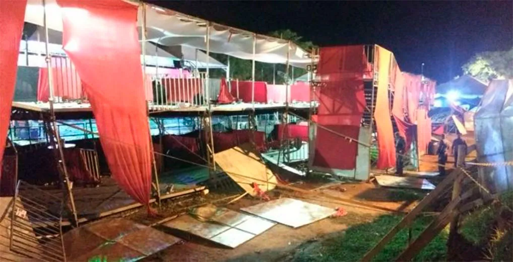 Imagem mostra estrutura de ferro inclinada