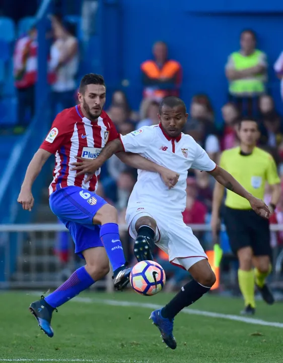 Tite convoca Mariano, do Sevilla, para a vaga de Daniel Alves na seleção