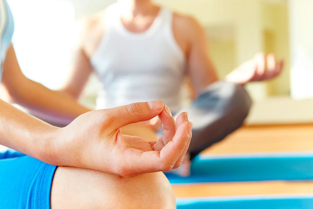 A OMS orienta as nações a adotar essas práticas em seus sistemas públicos de saúde