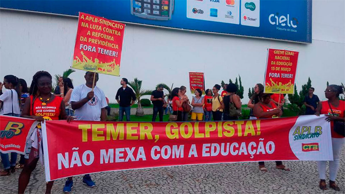 Trabalhadores protestam contra reforma da Previdência em Salvador