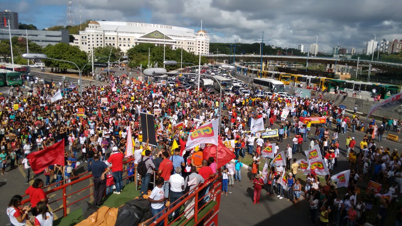 Trabalhadores protestam contra reforma da Previdência em Salvador