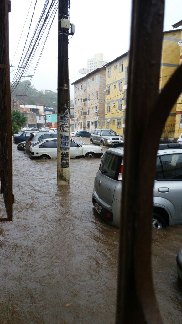 Tempo chuvoso deve continuar até domingo