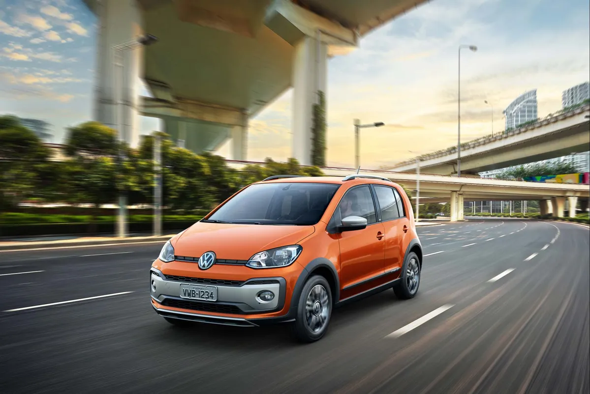 O Volkswagen Cross Up! 2018 chega às concessionárias com a nova cor laranja-habanero