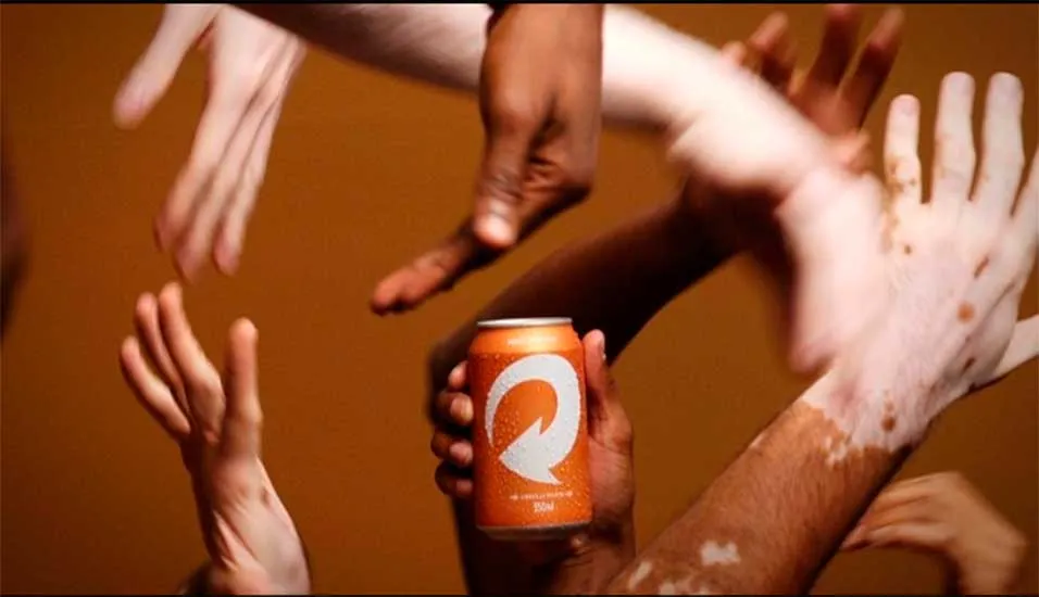 A marca substitui seu tradicional amarelo e veste todas as cores de latas que simulam os tons da pele