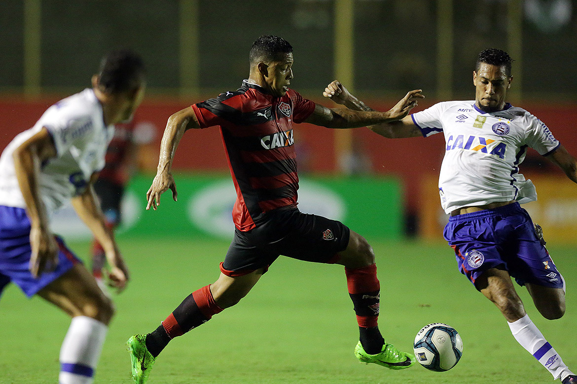 Em jogo marcado por confusão e apagão, Vitória bate Bahia de virada na Copa do Nordeste