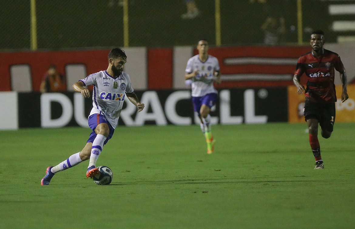 Em jogo marcado por confusão e apagão, Vitória bate Bahia de virada na Copa do Nordeste