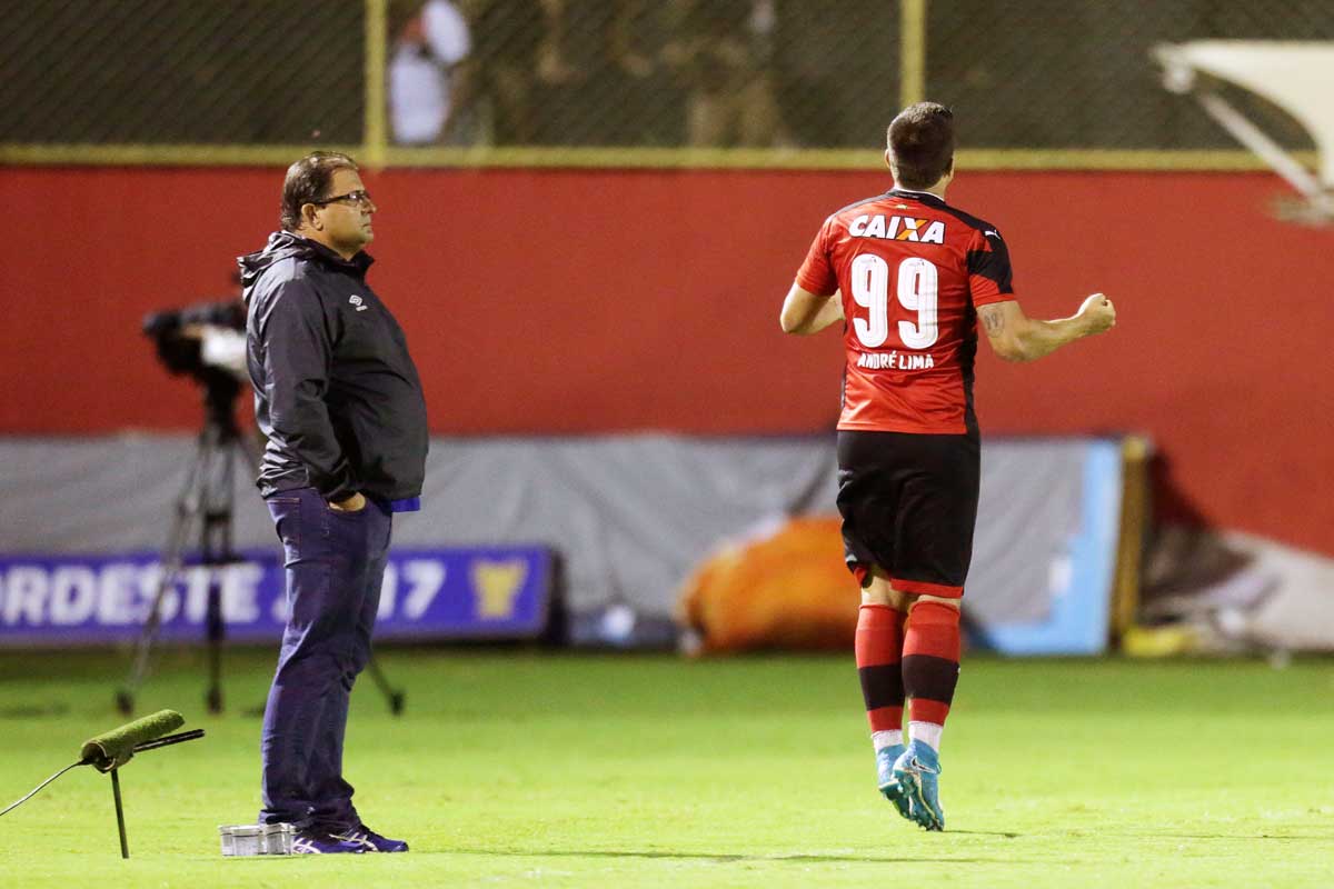 Em jogo marcado por confusão e apagão, Vitória bate Bahia de virada na Copa do Nordeste