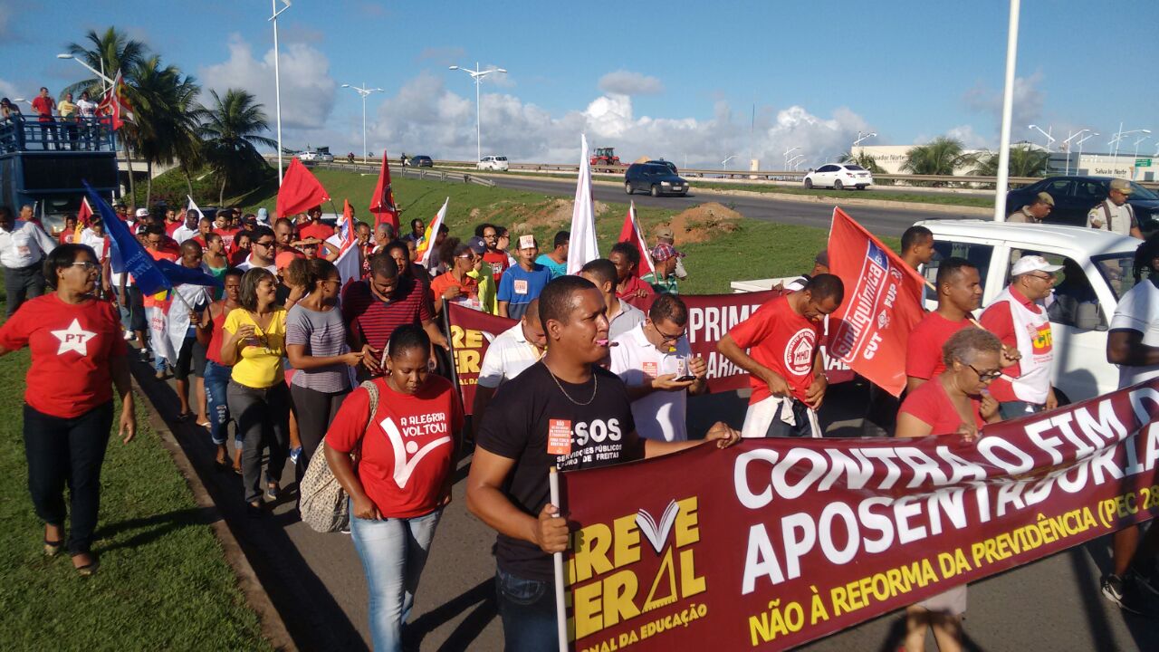 Rio Vermelho vira ponto de encontro para militantes