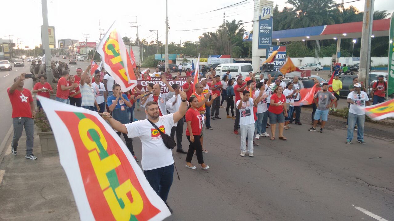 Rio Vermelho vira ponto de encontro para militantes