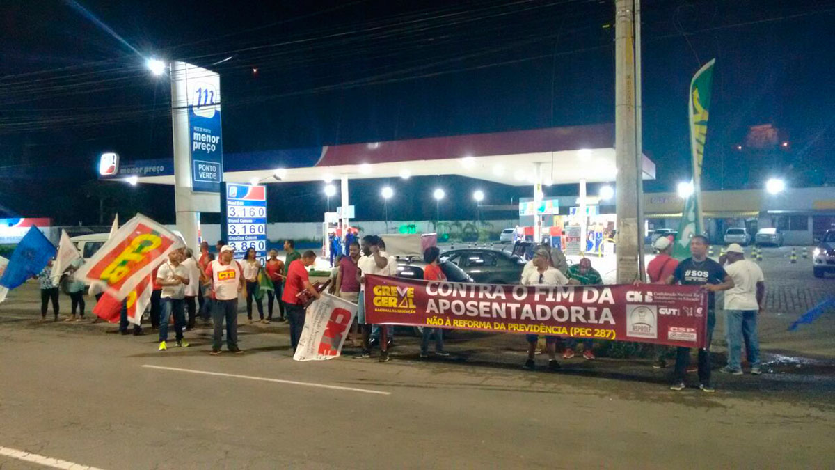 Rio Vermelho vira ponto de encontro para militantes