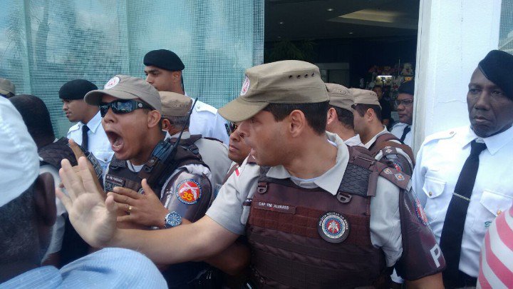 Rio Vermelho vira ponto de encontro para militantes
