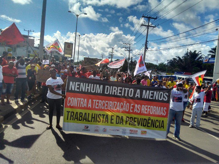 Rio Vermelho vira ponto de encontro para militantes