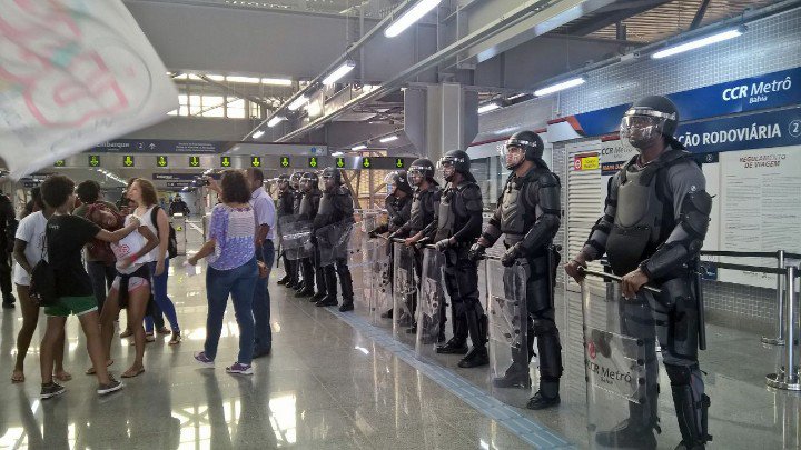 Rio Vermelho vira ponto de encontro para militantes