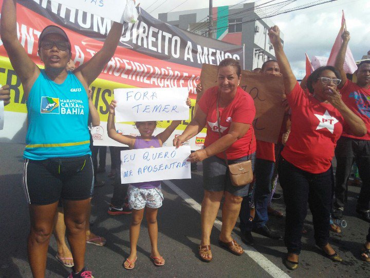 Rio Vermelho vira ponto de encontro para militantes