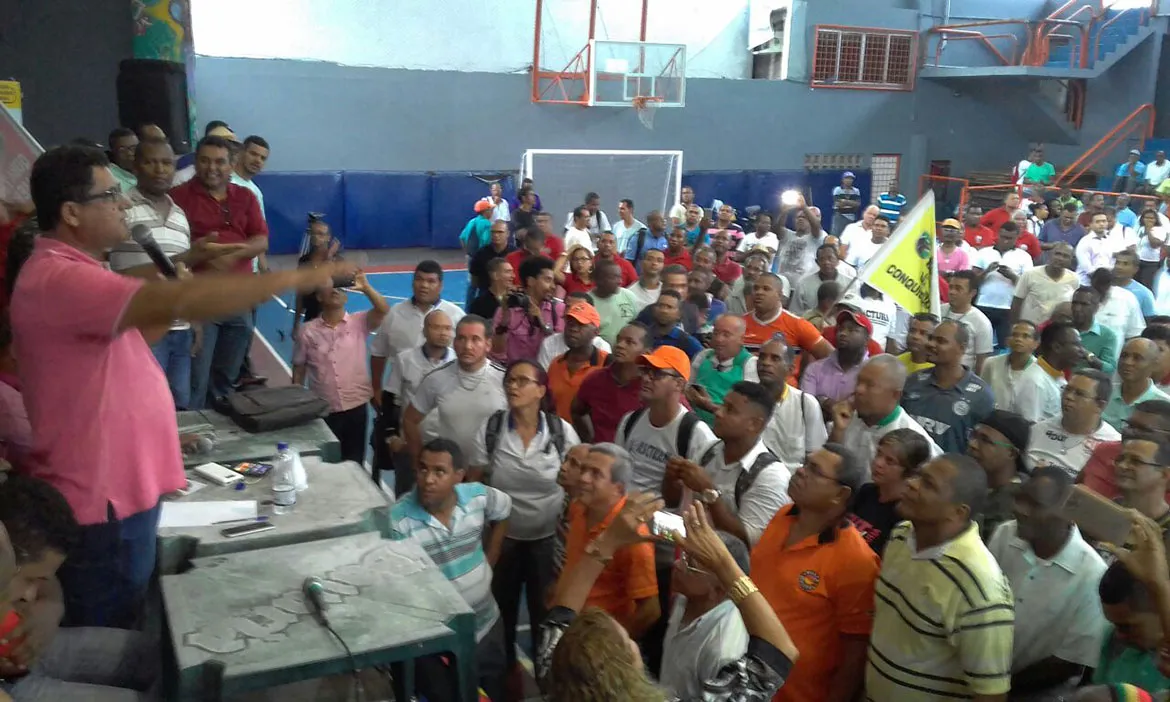 Votação ocorreu no Sindicato dos Bancários, nos Aflitos