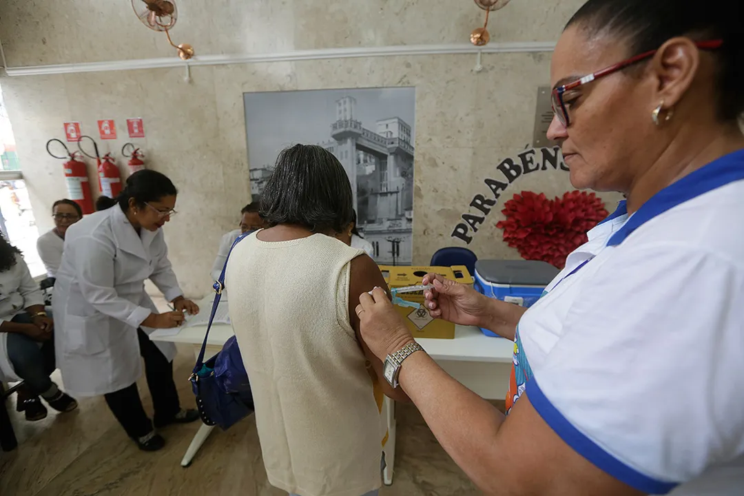 Até o momento, somente 41% do público-alvo foi vacinado, segundo a prefeitura