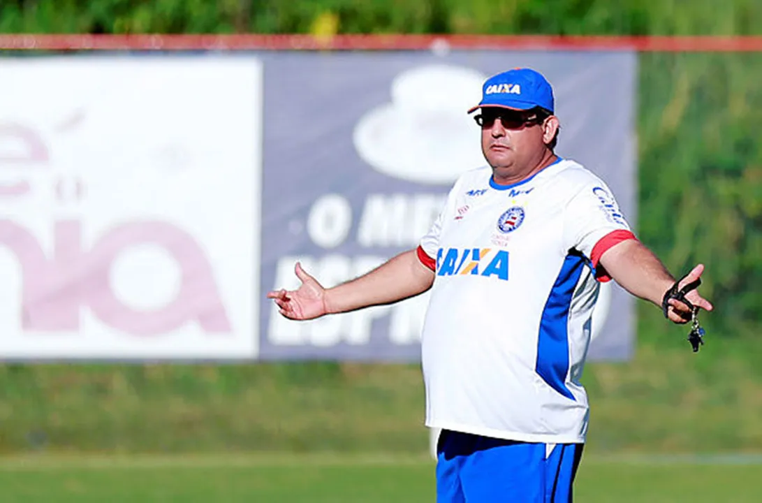 Clube aguarda pelo pagamento da multa para liberar técnico