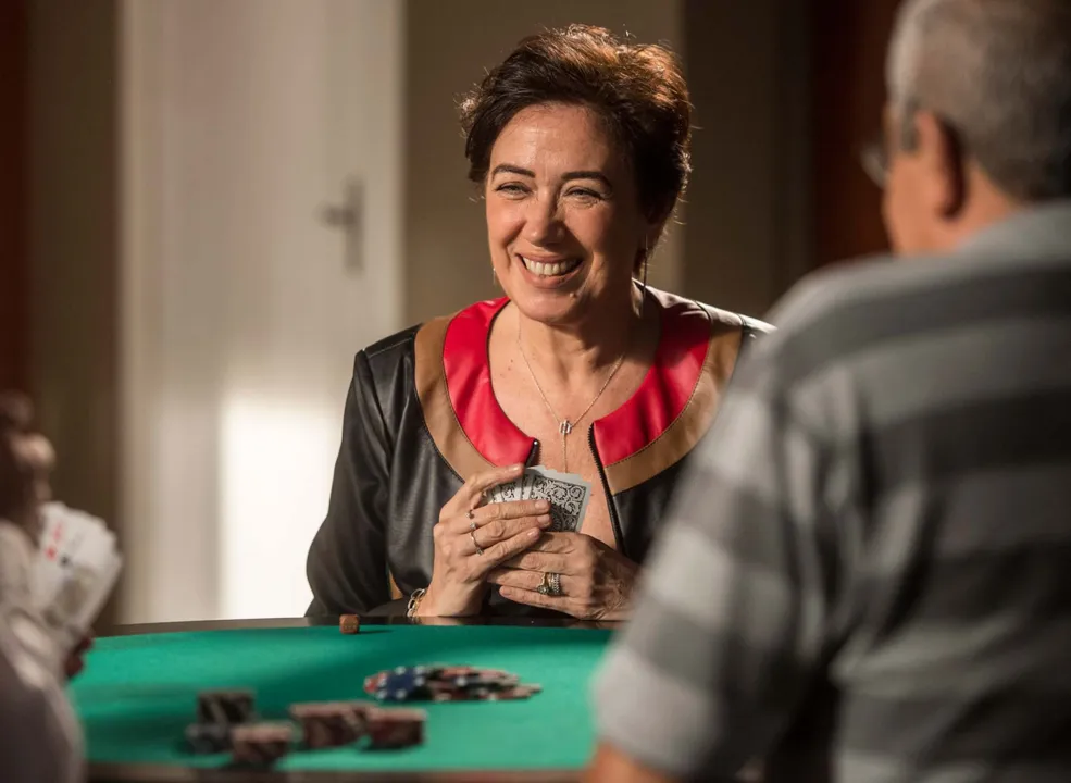 Atriz dá vida à personagem Silvana, viciada em jogos