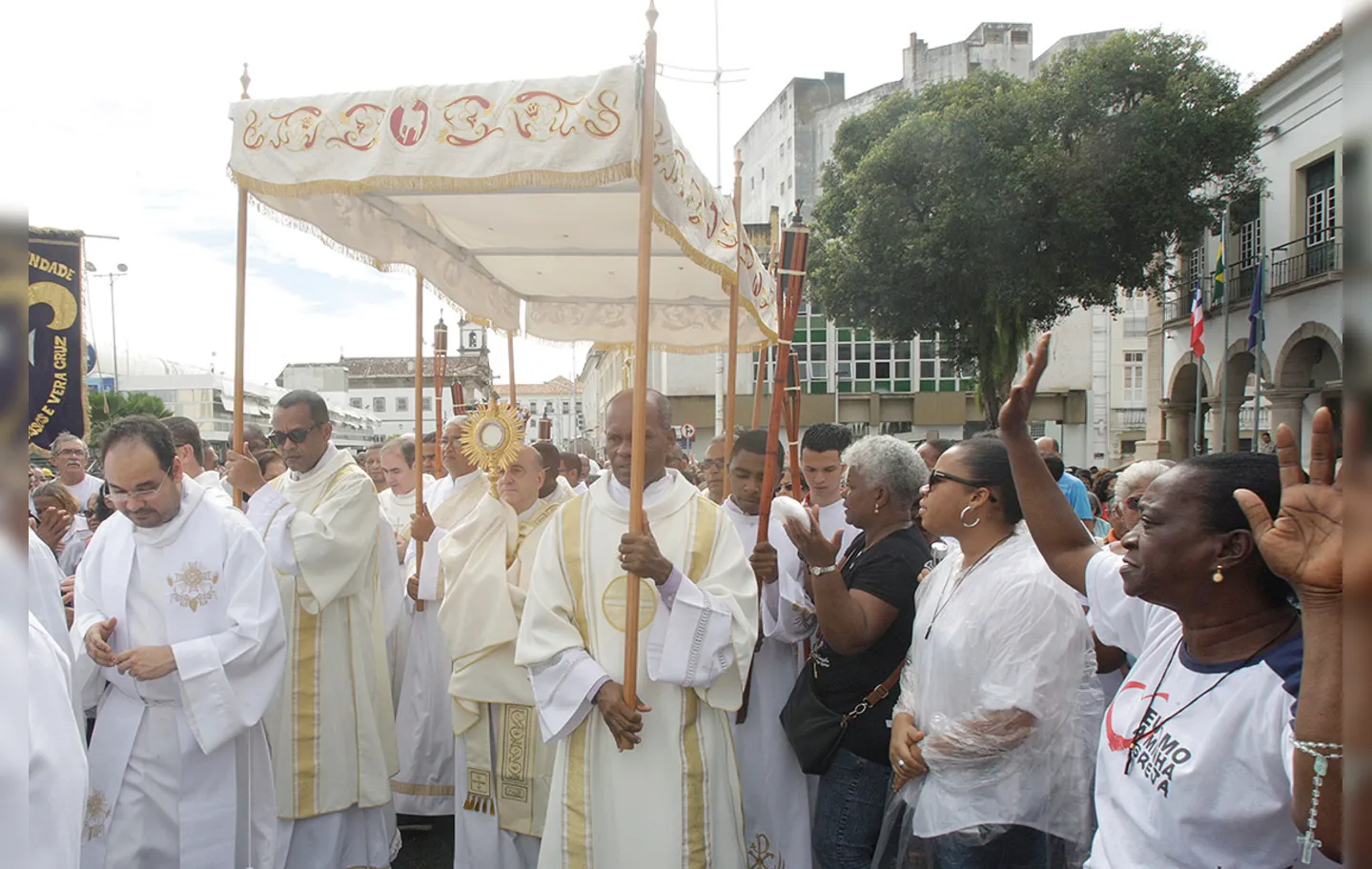 Momento da procissão secular que é realizada todos os anos pelas ruas do Centro Histórico de Salvador
