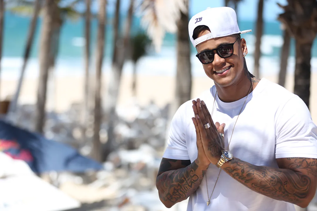 Promoção refere-se ao cantor Léo Santana, apelidado como Gigante