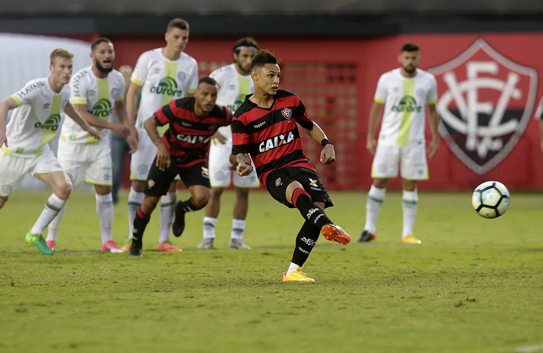 De pênalti, Neílton fez o único gol do Leão no jogo
